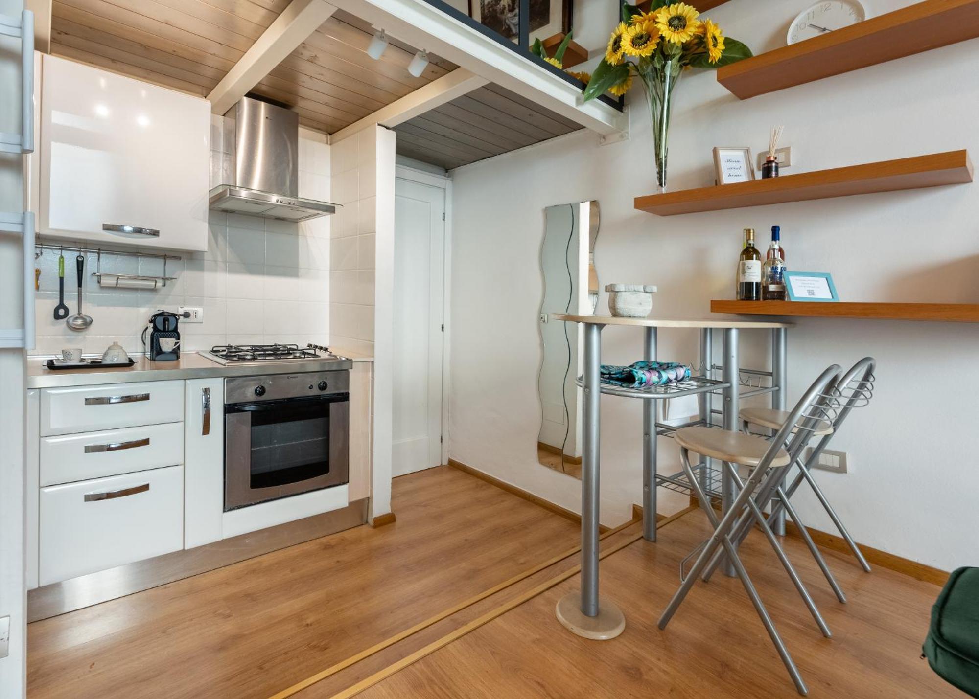 Via Cimabue 8B - Florence Charming Apartments - Metropolitan Loft In Florence - 20 Minute Walk To City Center - Excellent Base For Exploring - Less Than 5 Minute Walk To The Supermarket - Amazing Bakery On The Corner Luaran gambar