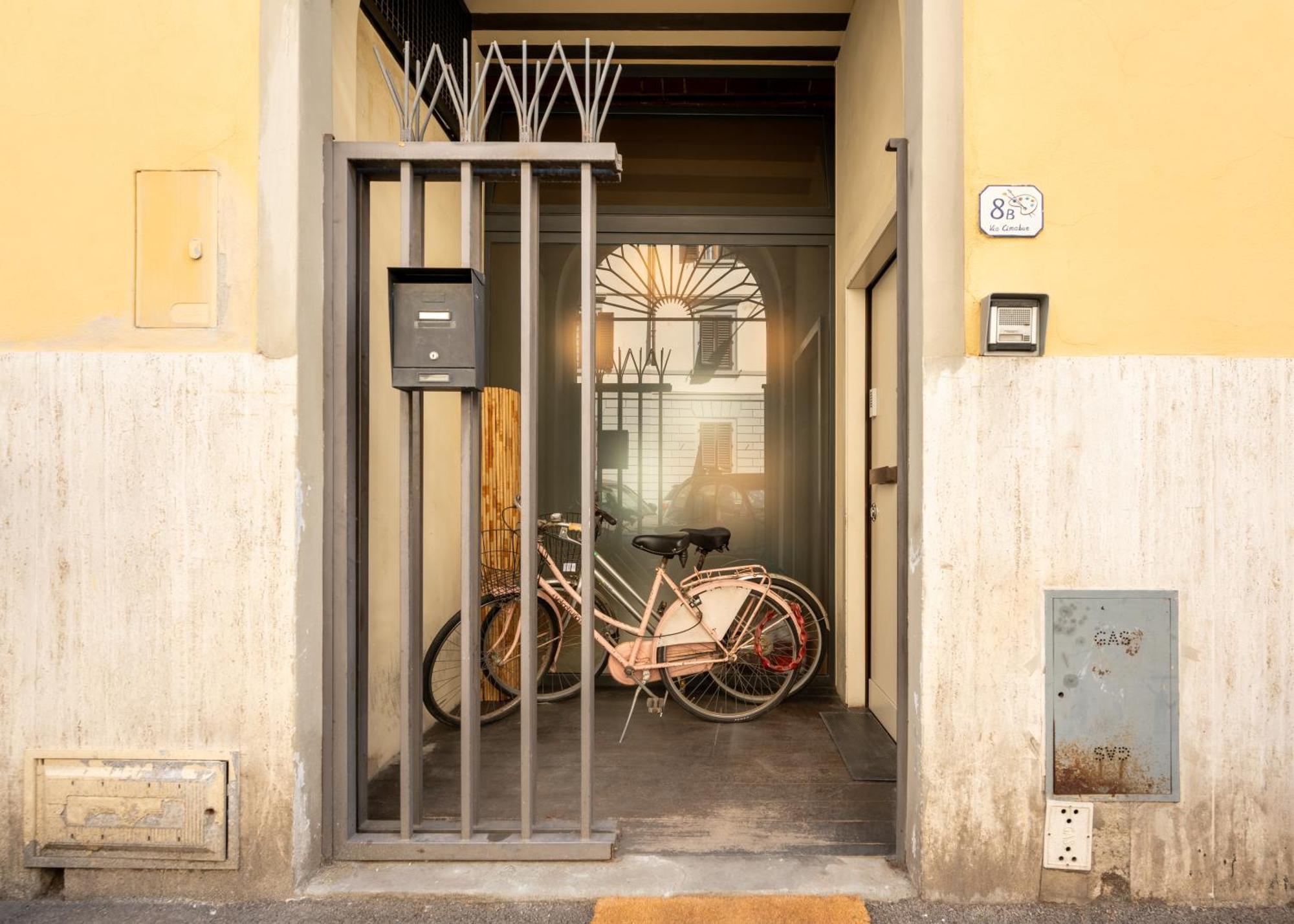 Via Cimabue 8B - Florence Charming Apartments - Metropolitan Loft In Florence - 20 Minute Walk To City Center - Excellent Base For Exploring - Less Than 5 Minute Walk To The Supermarket - Amazing Bakery On The Corner Luaran gambar